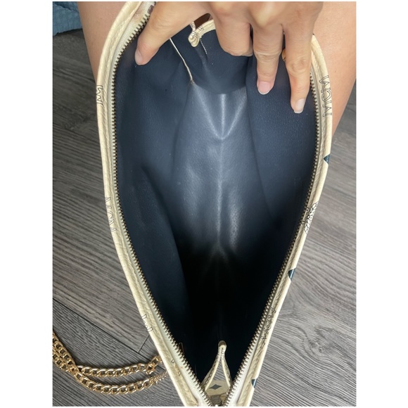 Vintage MCM Visetos White Leather Crossbody Shoulder Bag - Picture 13 of 16